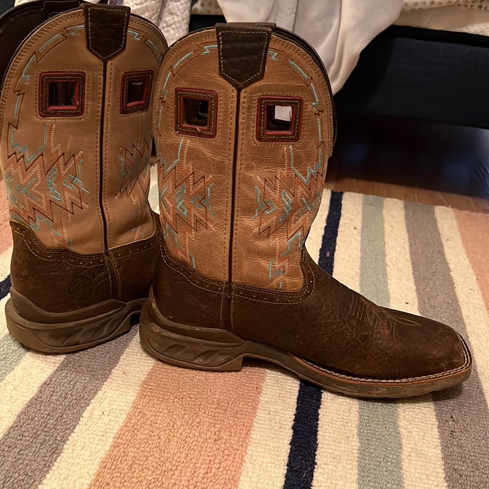 Double H work boots size 10.5 square toe. Memory foam soles.